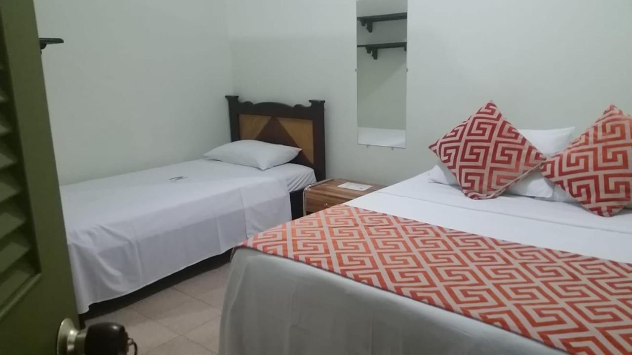 Hosteria De La Plaza Menor Santa Fe de Antioquia Esterno foto