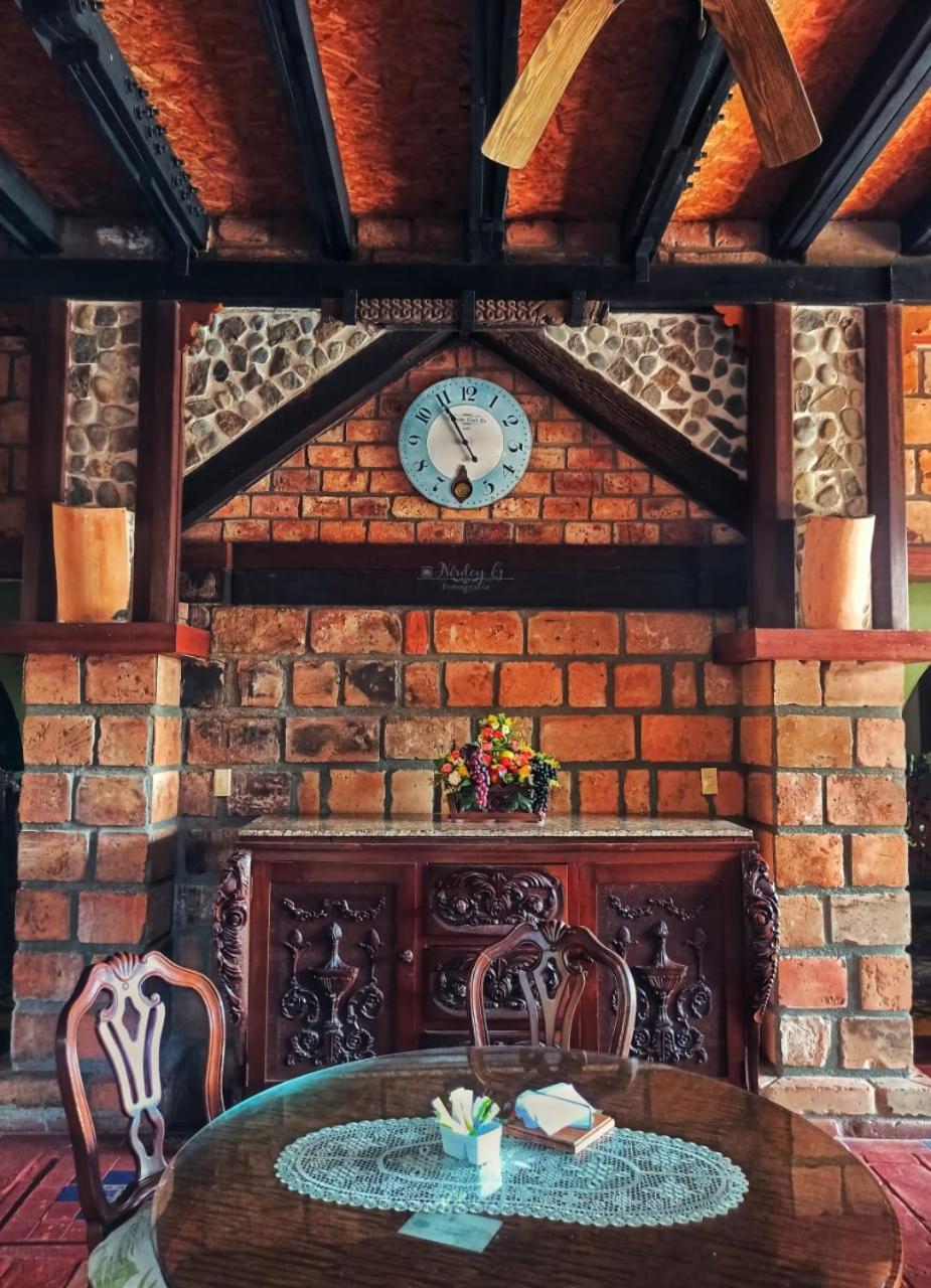 Hosteria De La Plaza Menor Santa Fe de Antioquia Esterno foto