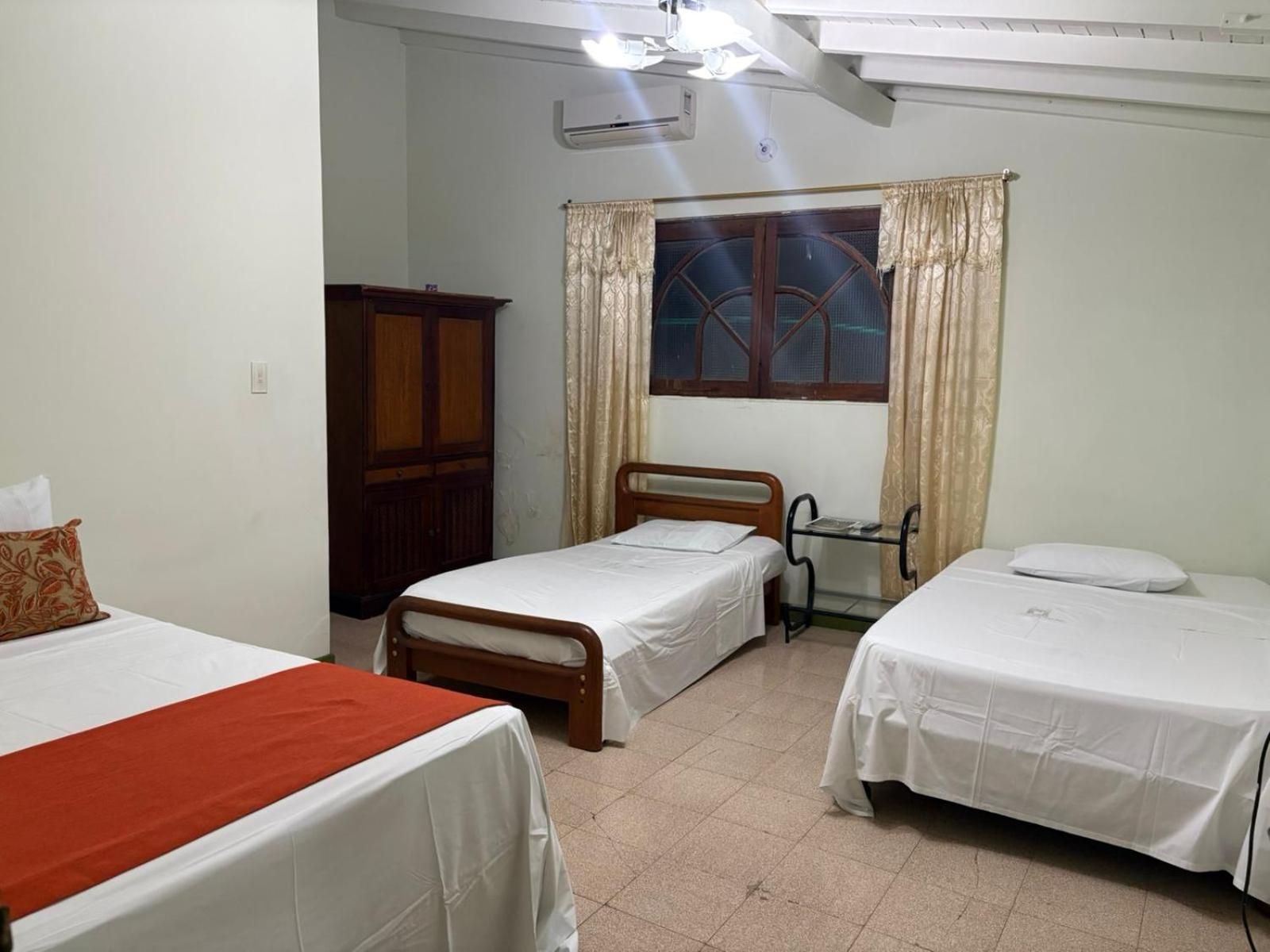 Hosteria De La Plaza Menor Santa Fe de Antioquia Esterno foto