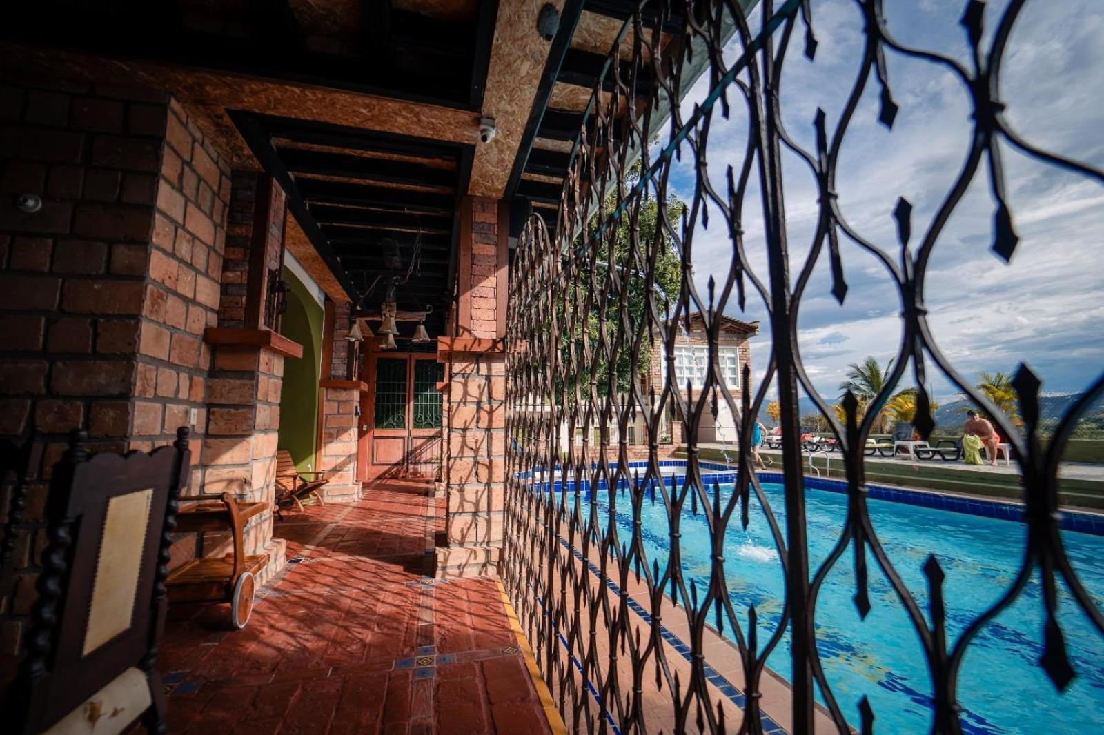 Hosteria De La Plaza Menor Santa Fe de Antioquia Esterno foto