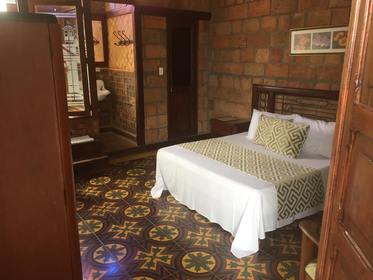 Hosteria De La Plaza Menor Santa Fe de Antioquia Esterno foto