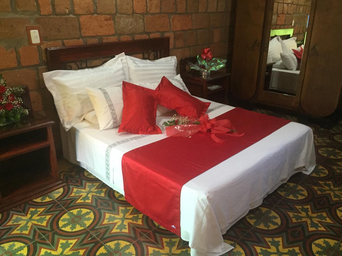 Hosteria De La Plaza Menor Santa Fe de Antioquia Esterno foto